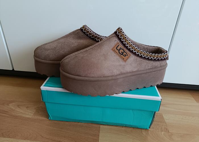 Grajewo ogłoszenia: Sprzedam dwie pary nowych damskich butów UGG, rozmiar 38